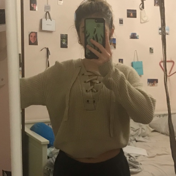 Lace up cozy cropped sweater - Picture 2 of 4